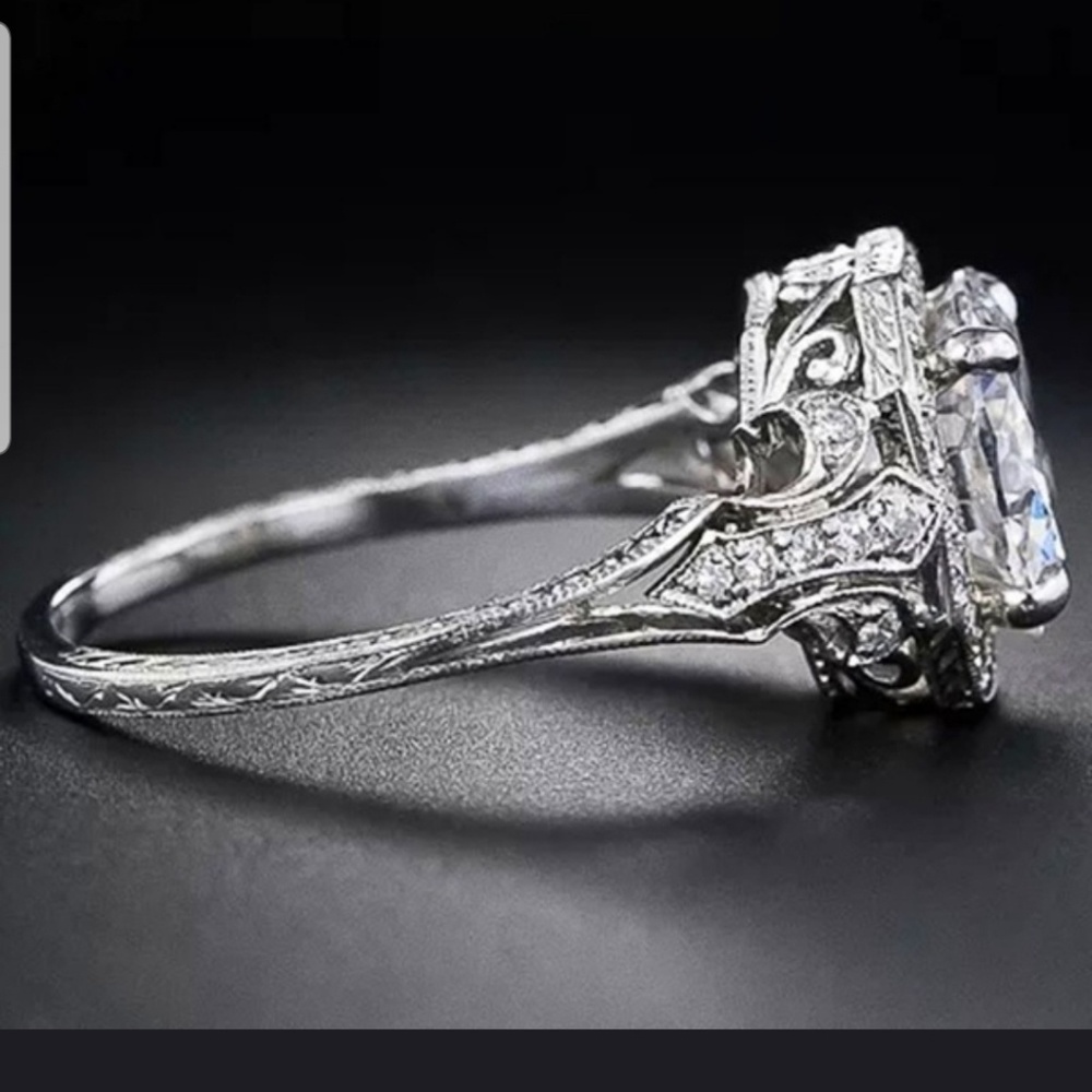 Round cut halo simulated diamond ring - Picture 4 of 6